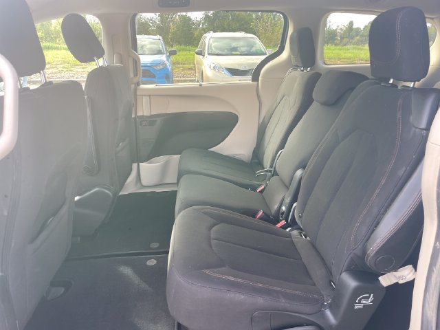 Used 2019 Chrysler Pacifica Touring Plus w/ Tire & Wheel Group FWD image 28