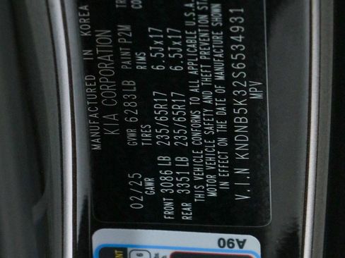 Used 2025 Kia Carnival FWD image 33