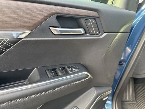 Used 2025 GMC Acadia Denali w/ Super Cruise Package image 32