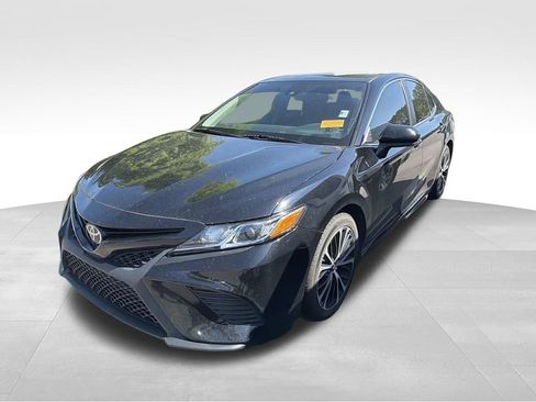 Used 2019 Toyota Camry SE FWD image 5