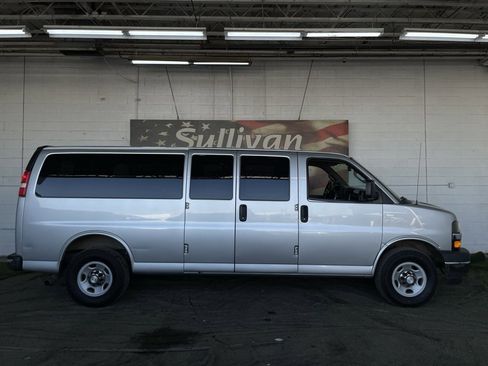 Used 2017 Chevrolet Express 3500 LT w/ LT Preferred Equipment Group image 6