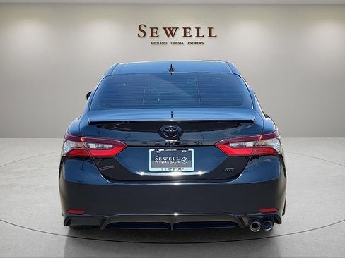 Used 2022 Toyota Camry SE w/ Convenience Package FWD image 4