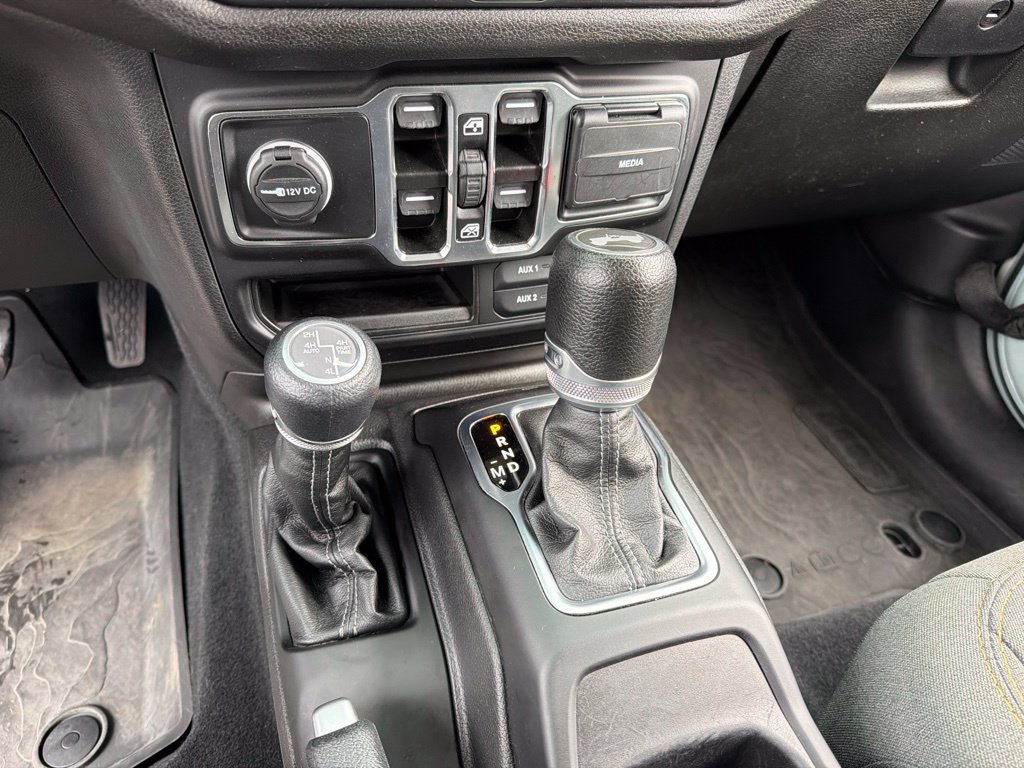Used 2024 Jeep Wrangler Unlimited w/ Convenience Group AWD/4WD image 14