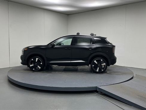 New 2026 Nissan Kicks SR w/ Cold Weather Package image 8