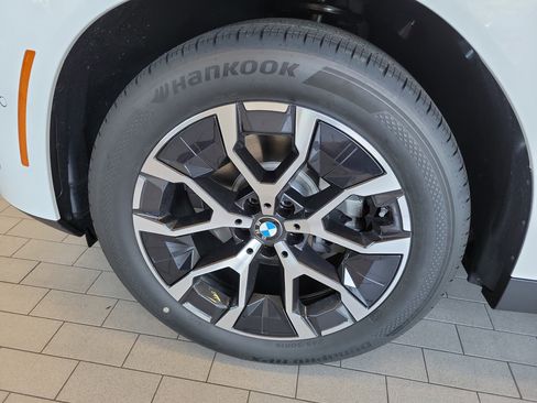 Used 2025 BMW X3 xDrive30i w/ Convenience Package image 12