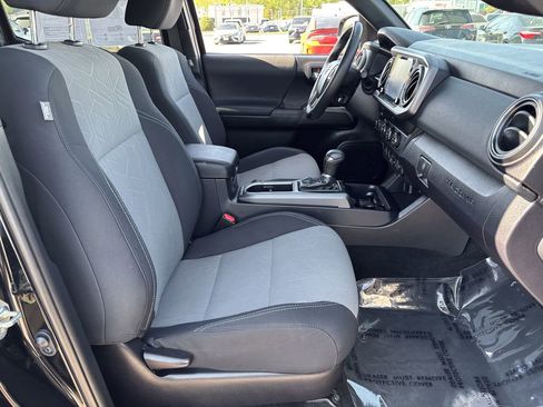 Certified 2020 Toyota Tacoma TRD Sport w/ Technology Package AWD/4WD image 38