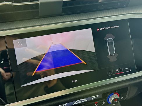 Used 2024 Audi Q3 2.0T Premium image 21