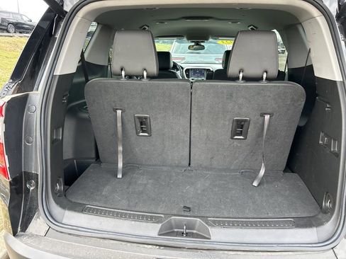 Used 2023 GMC Acadia SLT image 12