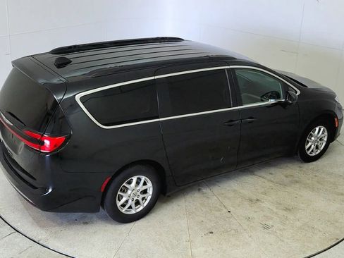Used 2022 Chrysler Pacifica Touring-L image 46