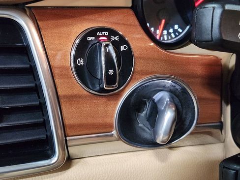 Used 2014 Porsche Panamera 4 image 41