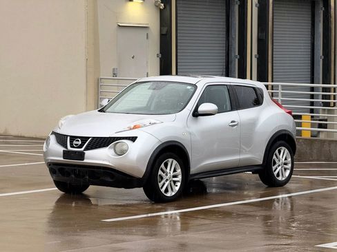 Used 2014 Nissan Juke SV w/ Navigation Package FWD image 3
