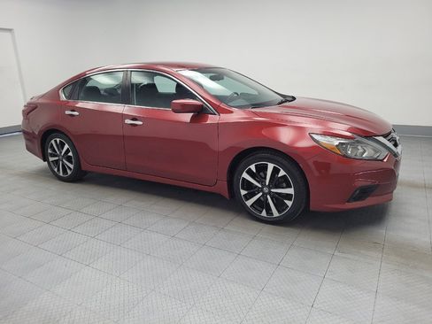 Used 2017 Nissan Altima 2.5 SR w/ Interior Lighting Package FWD image 11