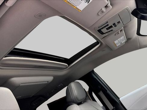 Used 2025 Toyota Sienna XLE w/ XLE Plus Package FWD image 14