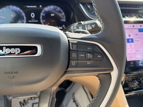 New 2025 Jeep Grand Cherokee Limited w/ Luxury Tech Group II image 13