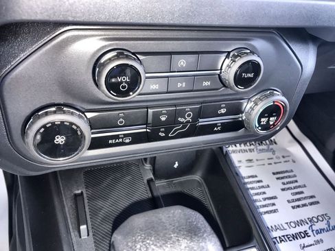 New 2025 Ford Bronco 4-Door AWD/4WD image 18