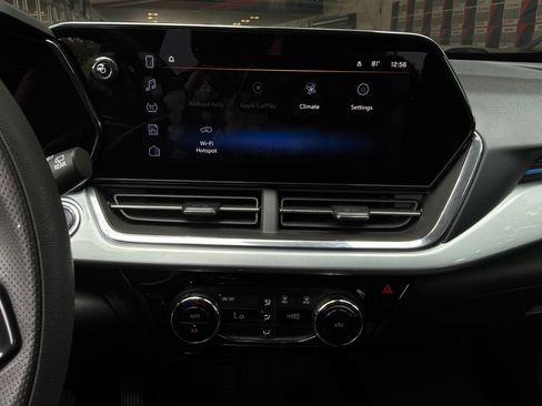 Used 2025 Chevrolet Trax LT FWD image 24