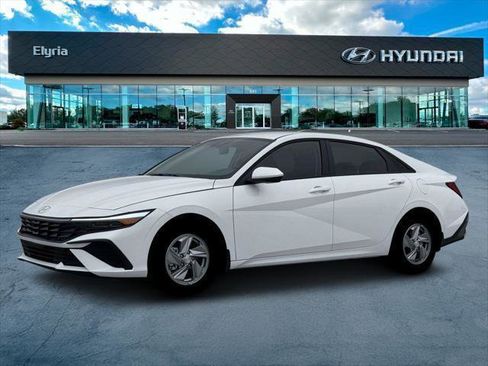New 2026 Hyundai Elantra SE image 2