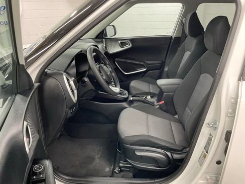 Used 2025 Kia Soul LX w/ LX Technology Package FWD image 19