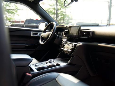 Certified 2022 Ford Explorer ST-Line AWD/4WD image 30