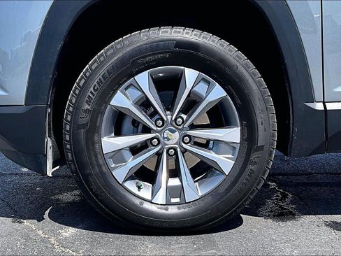 Used 2025 Chevrolet Equinox LT AWD/4WD image 9