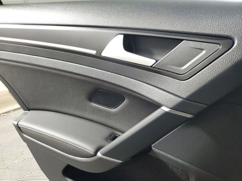 Used 2019 Volkswagen Golf R 4-Door image 16