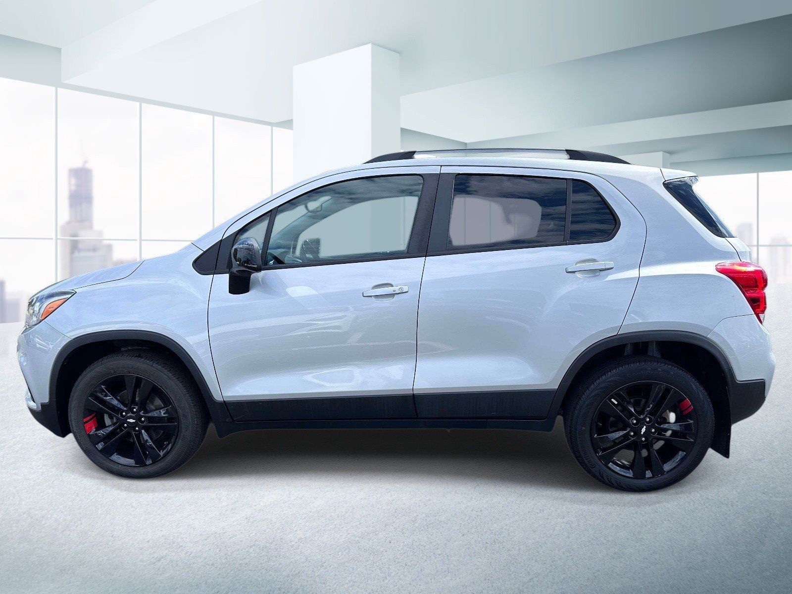 Used 2021 Chevrolet Trax LT w/ Redline Edition AWD/4WD image 2