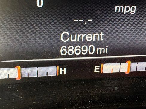 Used 2018 Jeep Renegade Trailhawk w/ UConnect 8.4 Nav Group AWD/4WD image 13