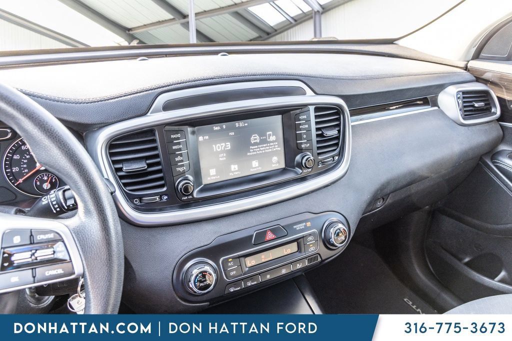 Used 2019 Kia Sorento FWD V6 image 8