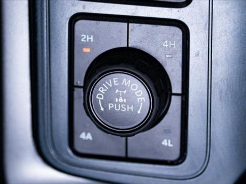 Used 2025 Ford F150 Lariat AWD/4WD image 35