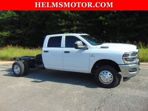 New 2026 RAM 3500 Tradesman w/ Chrome Appearance Group image 6