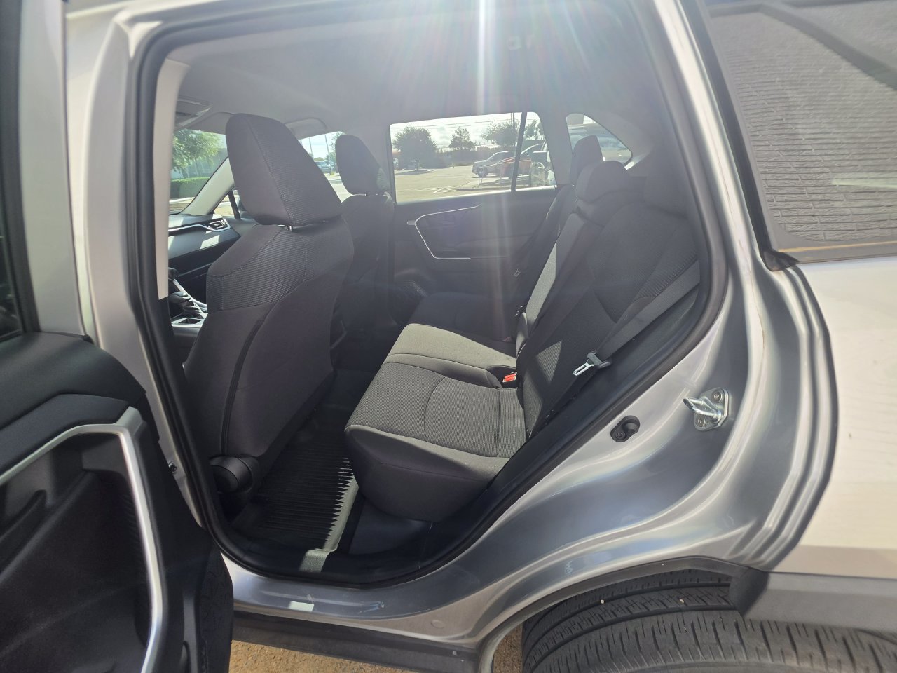 Used 2021 Toyota RAV4 LE FWD image 12