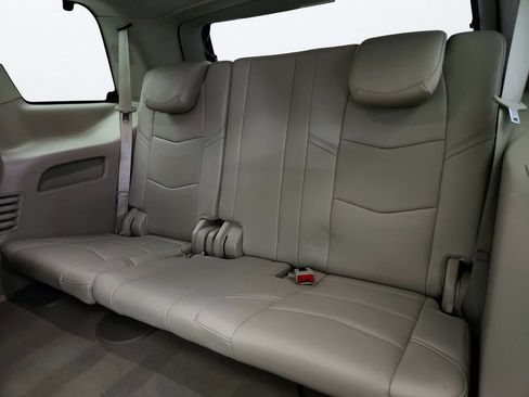 Used 2018 Cadillac Escalade Luxury AWD/4WD image 28