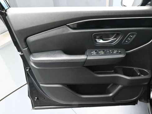 Used 2025 Honda Pilot EX-L image 13