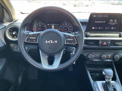 Used 2024 Kia Forte LXS w/ LXS Technology Package image 6
