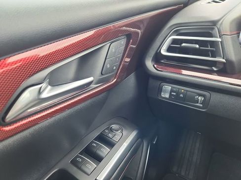 Used 2024 Chevrolet Traverse RS image 38