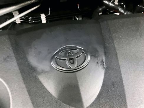 Used 2021 Toyota Venza Limited image 32