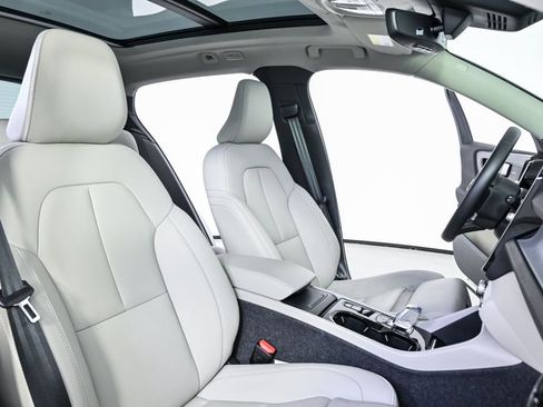 Certified 2025 Volvo XC40 B5 Plus image 25