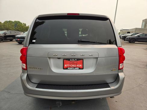 Used 2019 Dodge Grand Caravan SXT FWD image 4