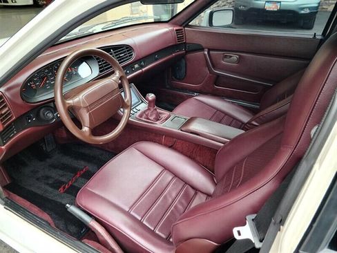 Used 1987 Porsche 944 Turbo image 2