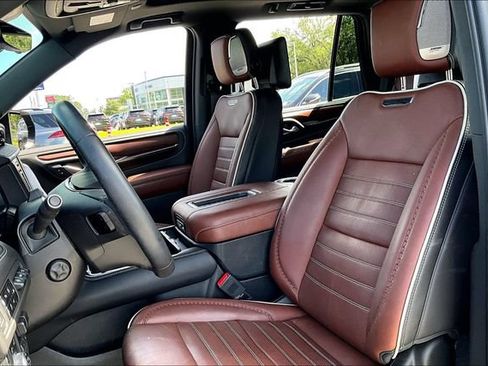 Used 2023 GMC Yukon Denali Ultimate w/ LPO, Floor Liner Package AWD/4WD image 18