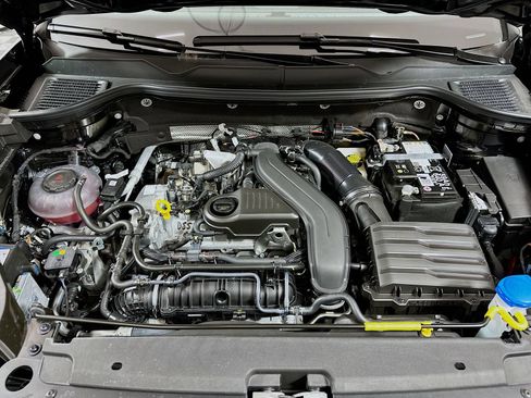 New 2026 Volkswagen Taos SE AWD/4WD image 8