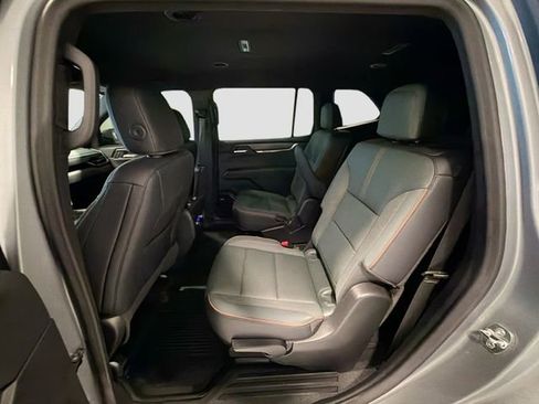 Used 2024 GMC Acadia AT4 w/ Luxury Package image 24