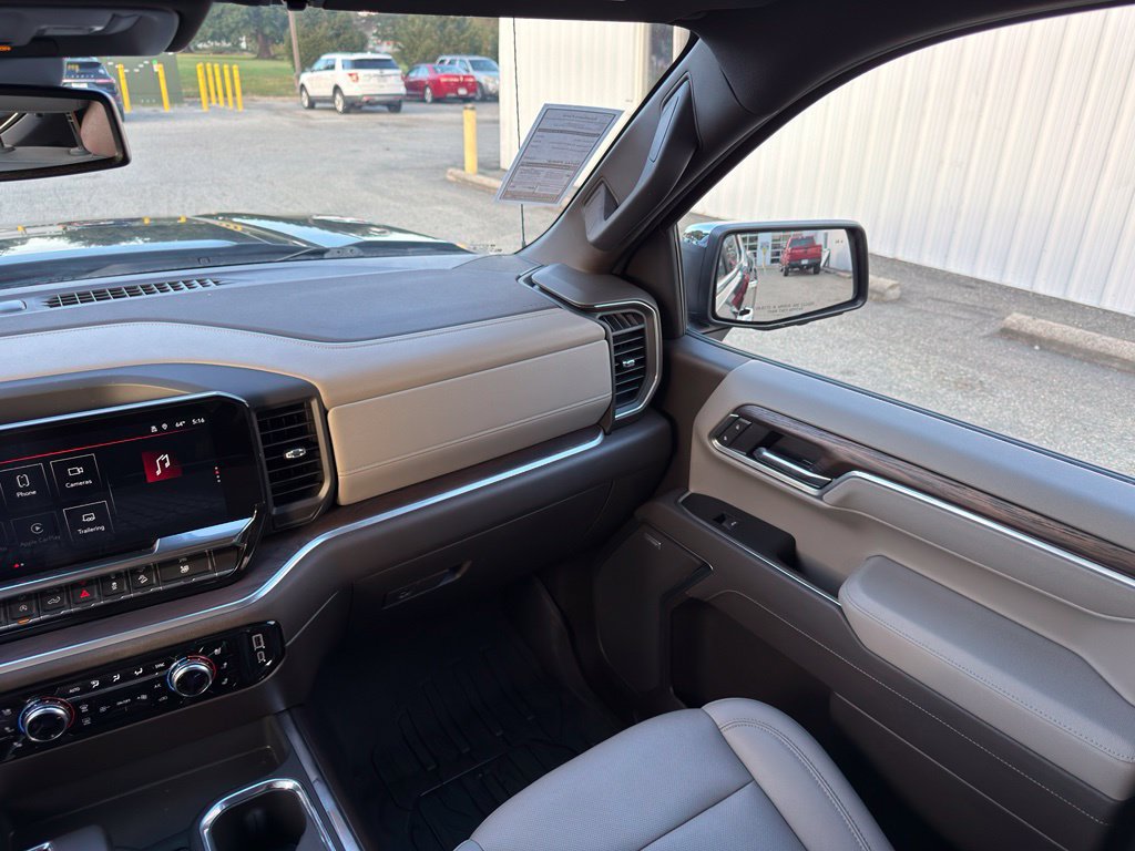 Used 2025 GMC Sierra 1500 SLT w/ SLT Premium Plus Package AWD/4WD image 10
