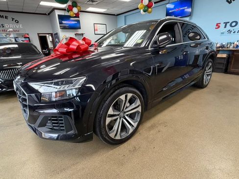 Used 2019 Audi Q8 Prestige w/ Luxury Package image 5