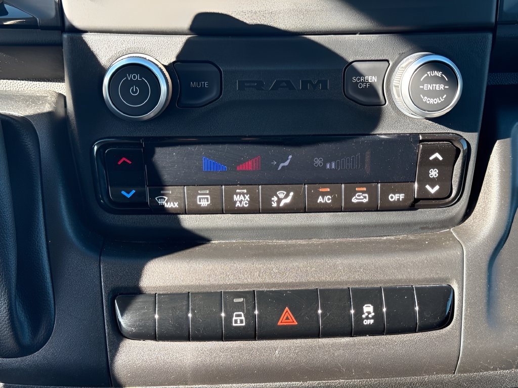Used 2025 RAM ProMaster 2500 w/ U-Haul Equipment Group FWD image 15