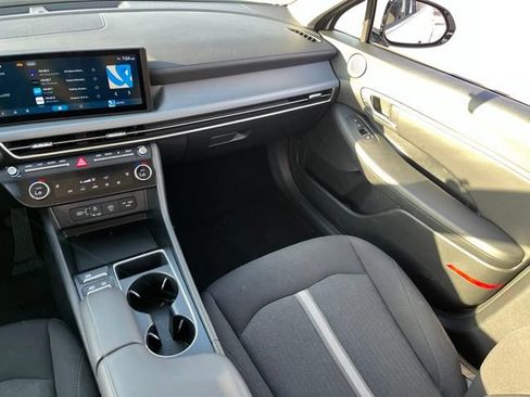 Used 2025 Hyundai Sonata SEL FWD image 8