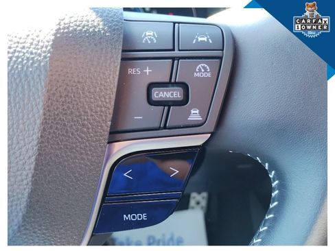 Used 2025 Toyota Camry SE FWD image 30