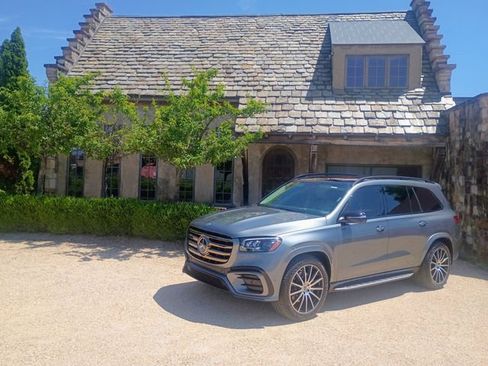Used 2024 Mercedes-Benz GLS 580 4MATIC image 1