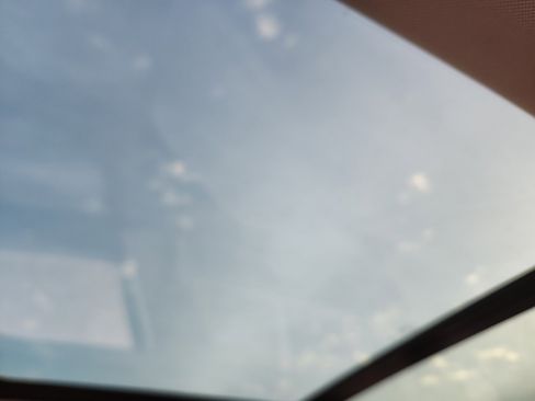 Used 2018 Volkswagen Tiguan SE w/ Panoramic Sunroof Package image 34