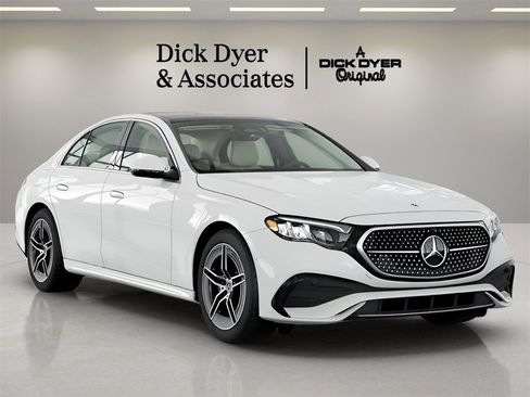 Used 2025 Mercedes-Benz E 350 Sedan image 34